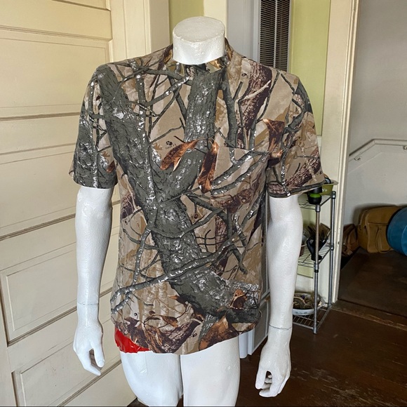 Outfitters Ridge tree trunk tee - Picture 2 of 8